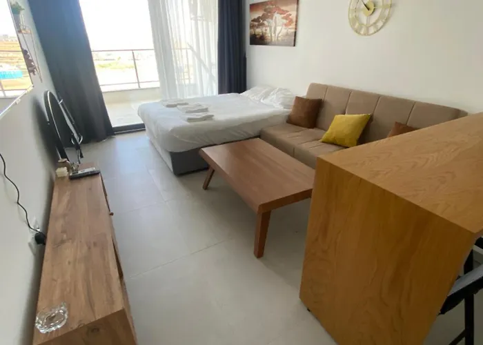 Caesar & - With 1 Bedroom Apartament