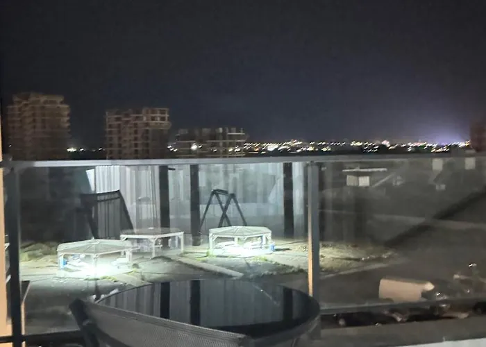 Caesar & - With 1 Bedroom