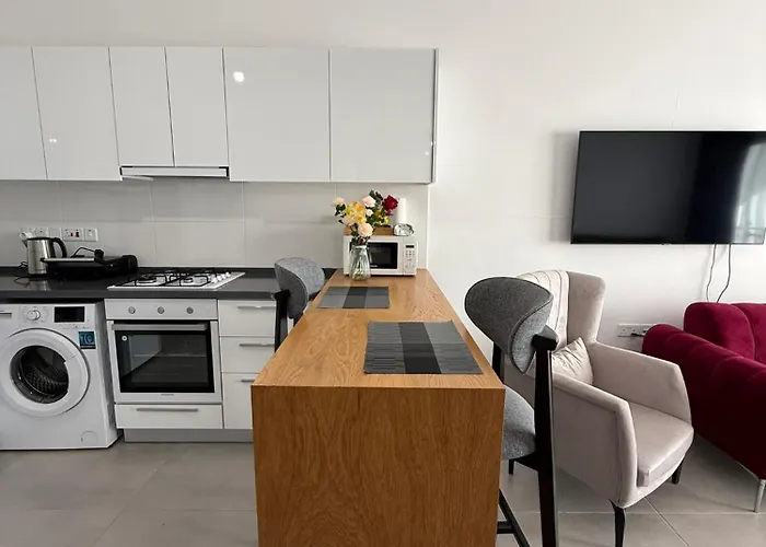 Caesar & - With 1 Bedroom Apartament *