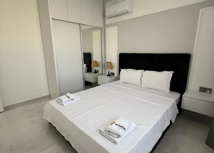 Caesar & - With 1 Bedroom *