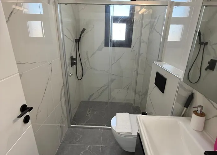 Caesar & - With 1 Bedroom *