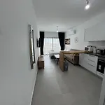 Caesar & - With 1 Bedroom