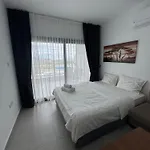 Caesar & - With 1 Bedroom Lejlighed