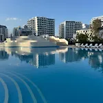 Caesar & - With 1 Bedroom *