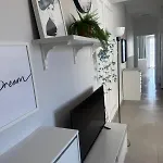 Caesar & - With 1 Bedroom Lejlighed *