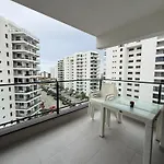 Caesar & - With 1 Bedroom Lejlighed *