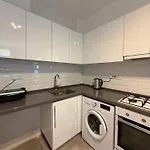 Caesar & - With 1 Bedroom Lejlighed *