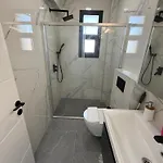 Caesar & - With 1 Bedroom *