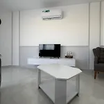 Caesar & - With 1 Bedroom