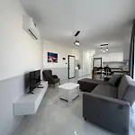 Caesar & - With 1 Bedroom Lejlighed *