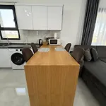 Caesar & - With 1 Bedroom