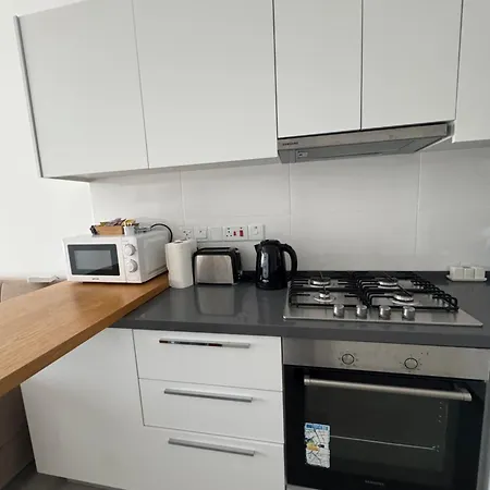 Caesar & - - Gallus Apartment *