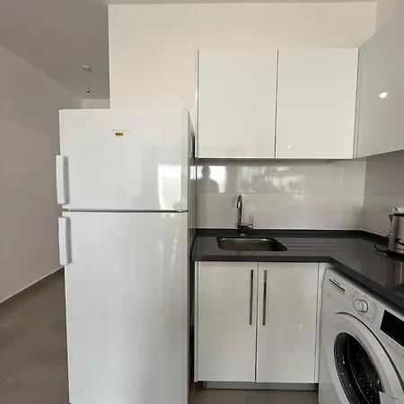 Caesar & - With 1 Bedroom Appartamento *