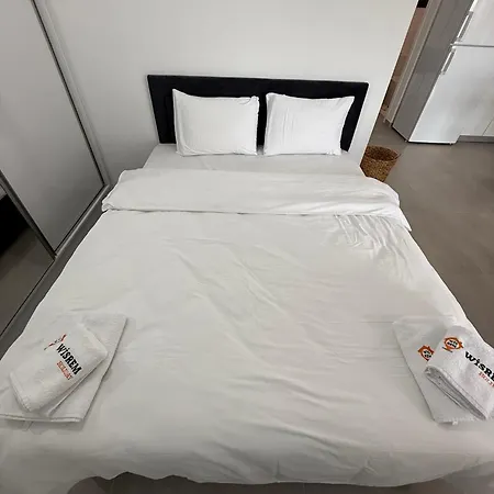 Caesar & - With 1 Bedroom