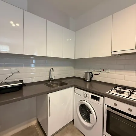 Caesar & - With 1 Bedroom Appartamento *