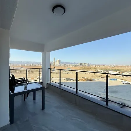 Caesar & - With 1 Bedroom