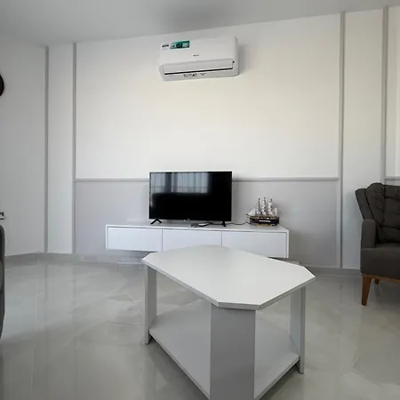 Caesar & - With 1 Bedroom