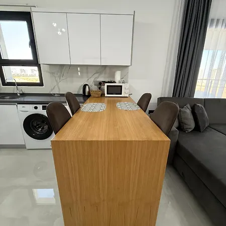 Caesar & - With 1 Bedroom