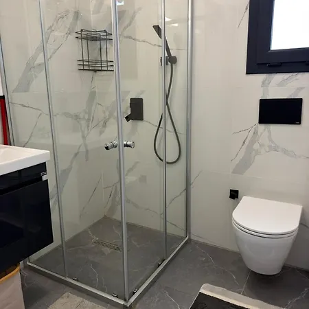 Caesar & - With 1 Bedroom
