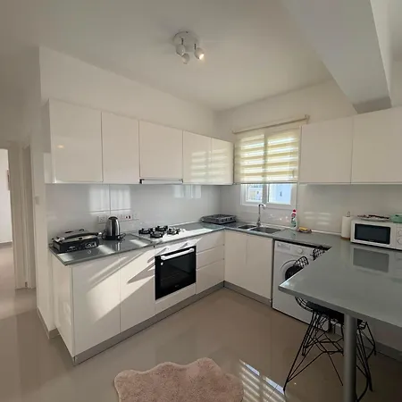 Caesar & - With 1 Bedroom *