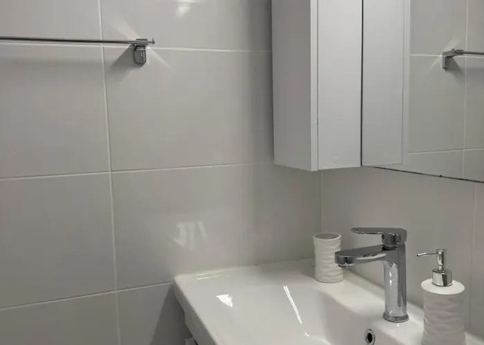 Caesar & - With 1 Bedroom *