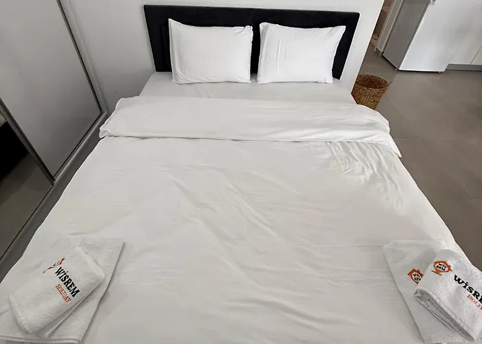 Caesar & - With 1 Bedroom